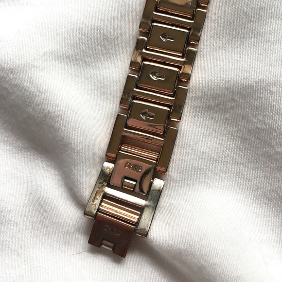FREE W BUNDLE - Forever 21 Rose Gold Colored Watch w/ Pearly Face - Picture 12 of 12